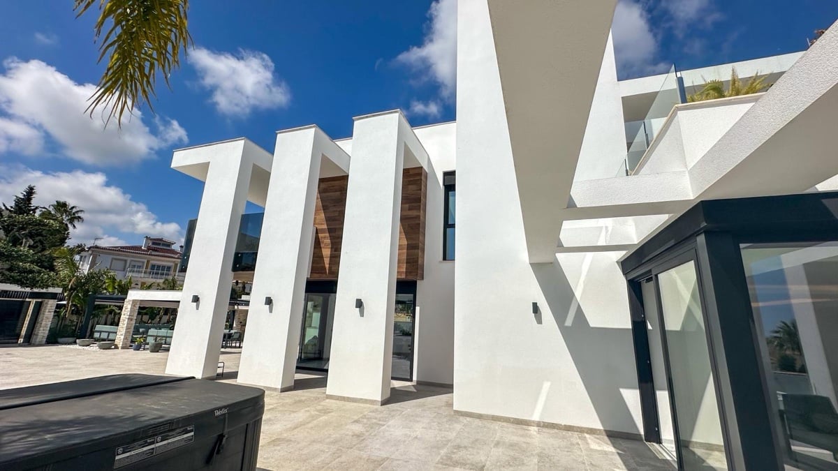 House in Villamartin - Image 2