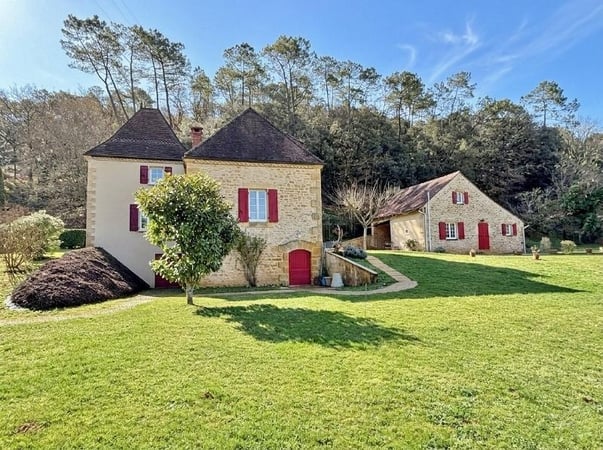 House in Sarlat-la-Caneda - view 1