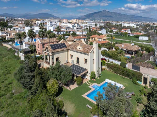 Villa in San Pedro de Alcantara - view 1