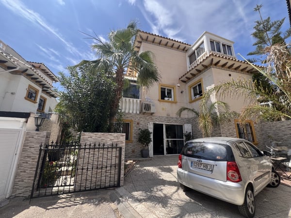 Villa in La Zenia - view 1