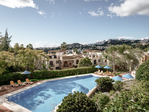 Apartment in Benahavis - view 1