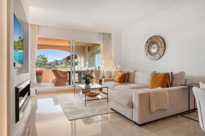 Apartment in Elviria - view 1