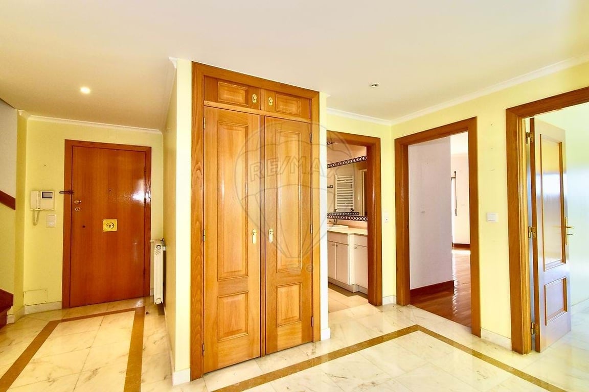 Apartment in Cascais - Image 3