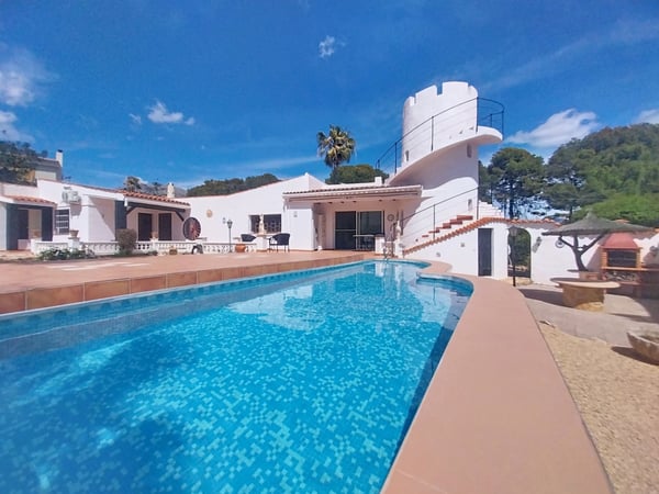 Villa in La Nucia - view 1