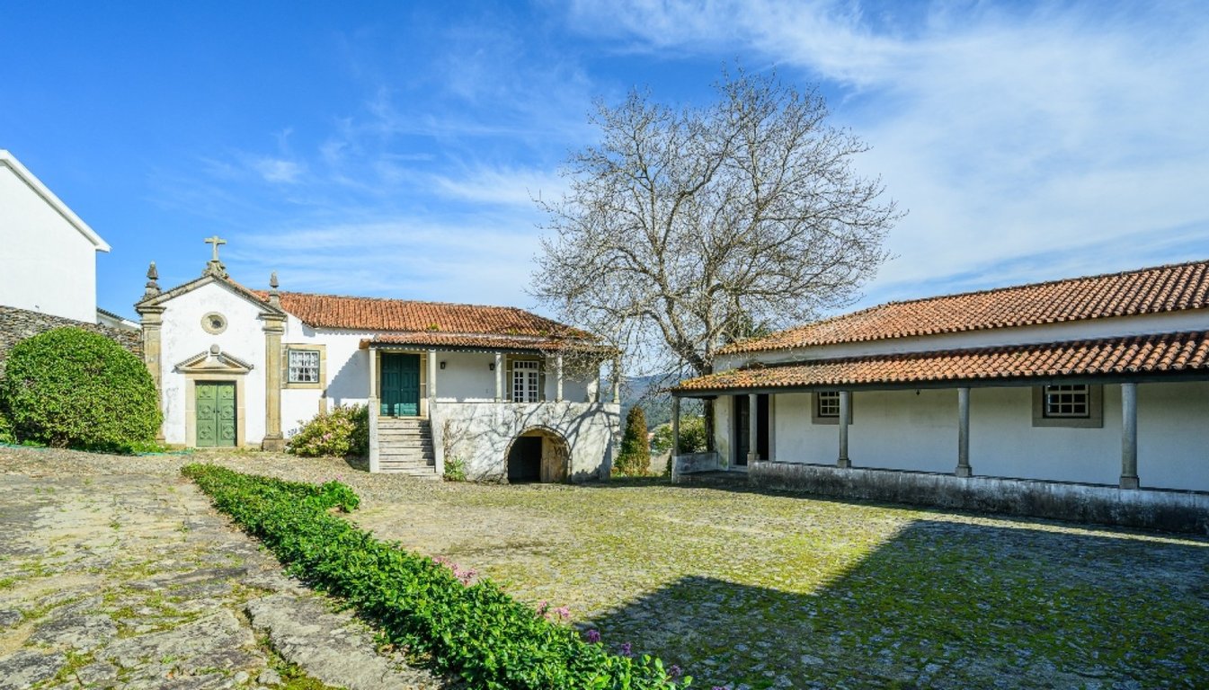 House in Lomba - Image 2