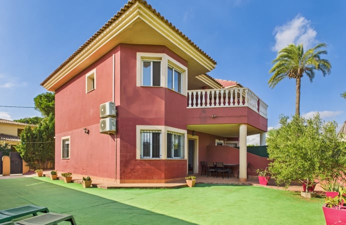 Villa in Los Urrutias - view 1