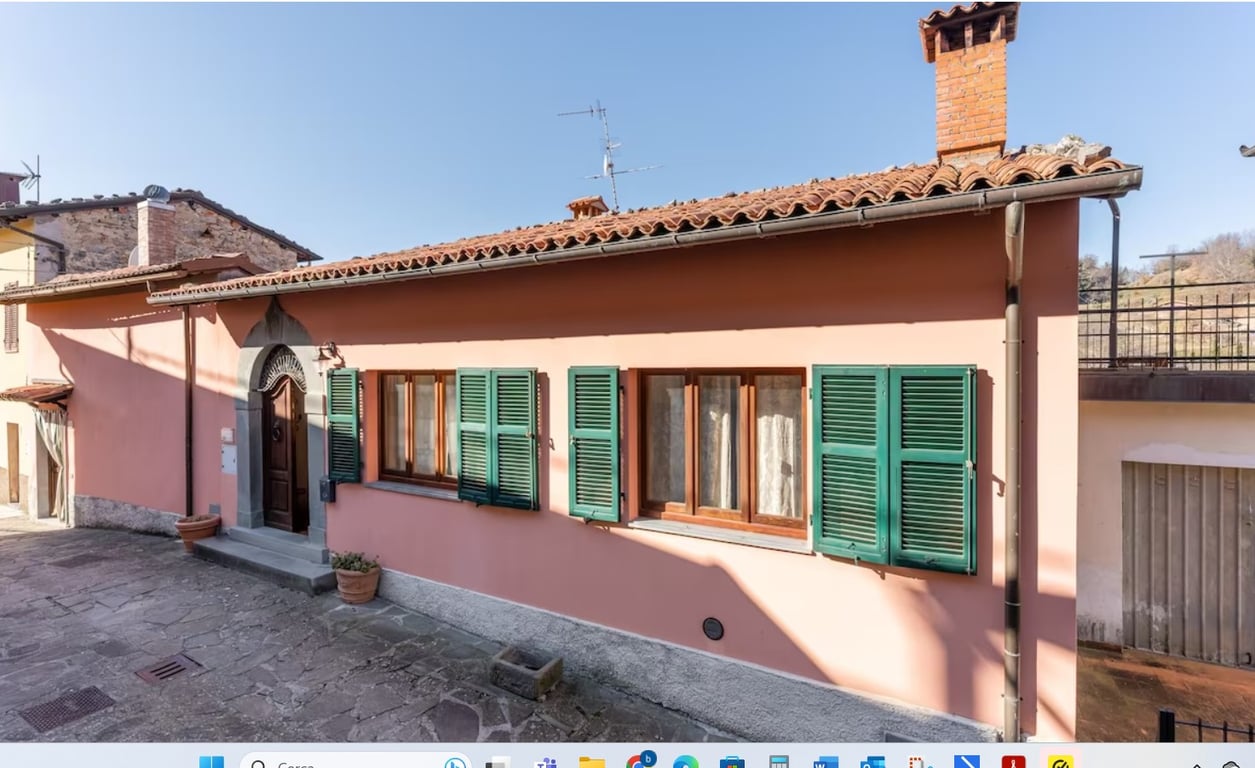 House in Molazzana - Image 2