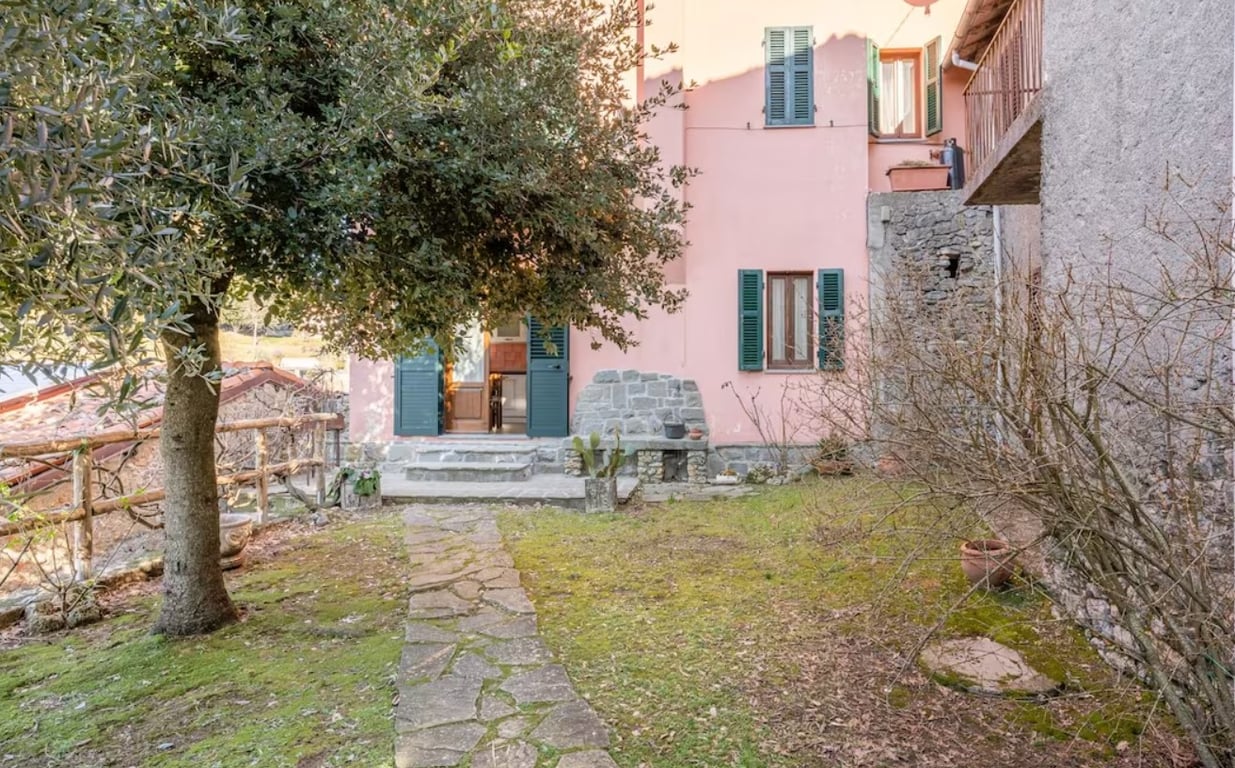 House in Molazzana - Image 3