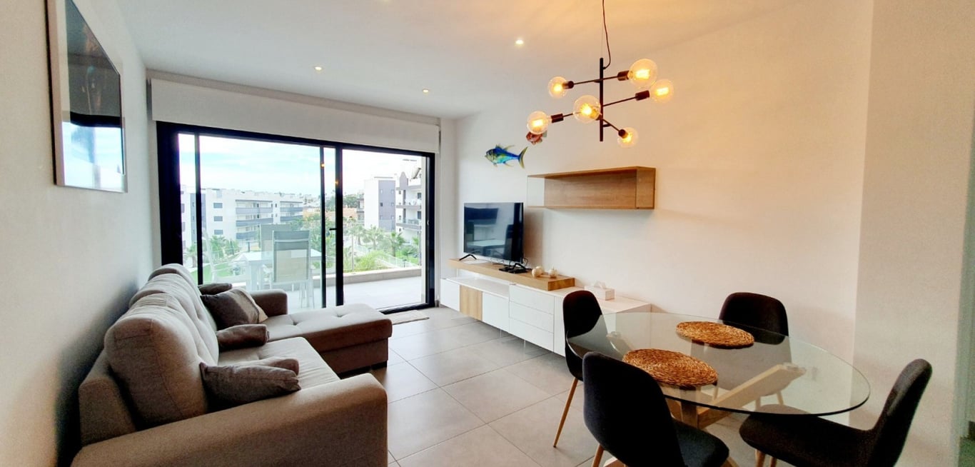 Apartment in Villamartin - Image 2