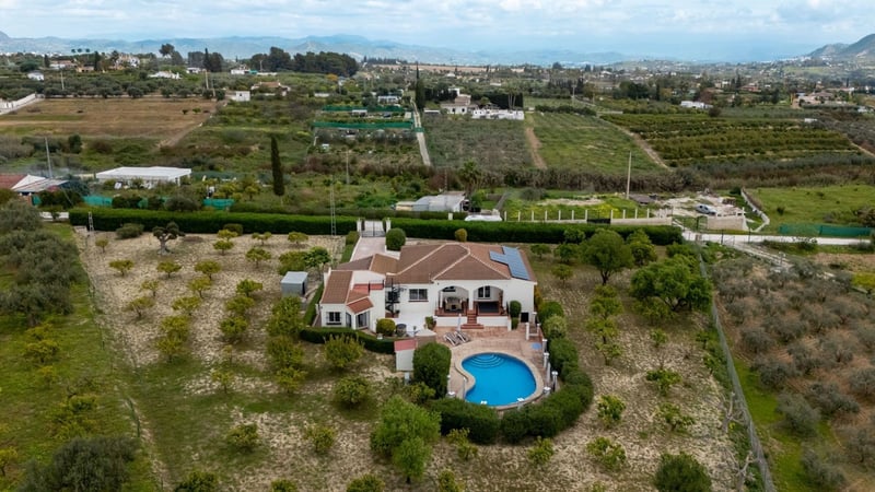 Villa in Alhaurin el Grande - view 1