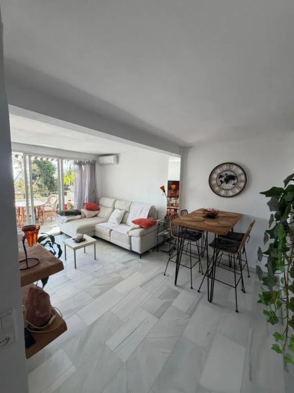 Apartment in Marbella - Image 2