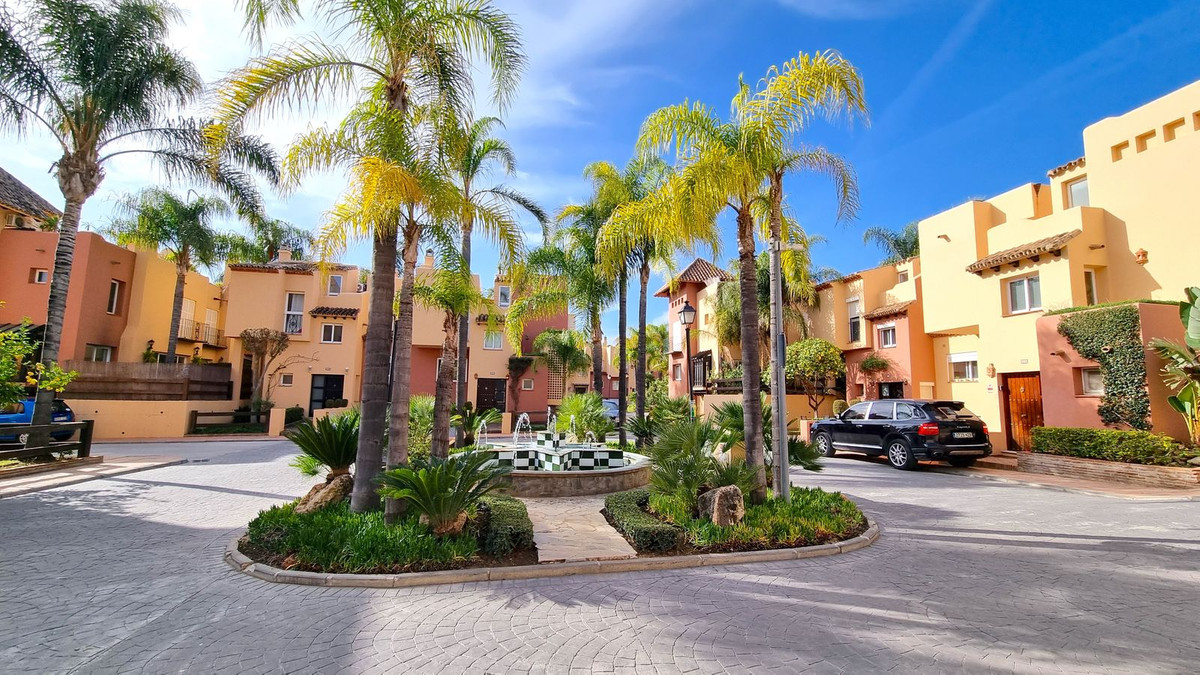 House in Nueva Andalucia