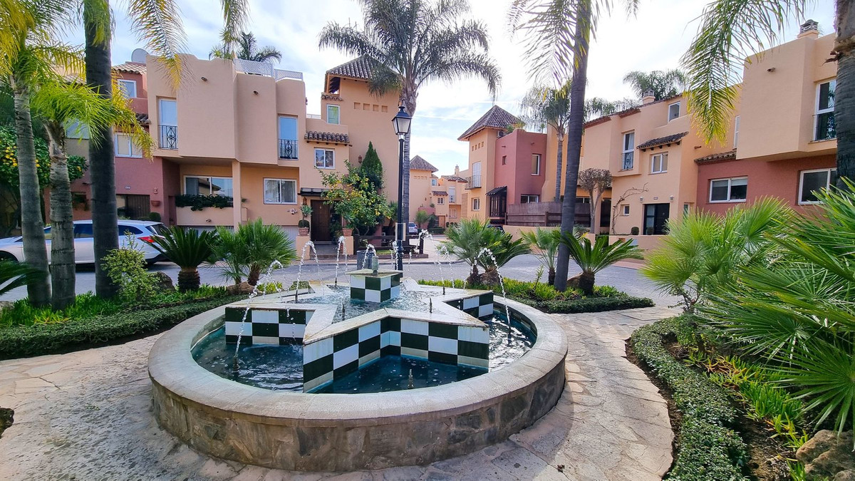 House in Nueva Andalucia - Image 2