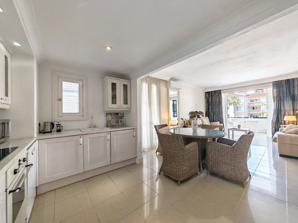 Apartment in Marbella - Image 3