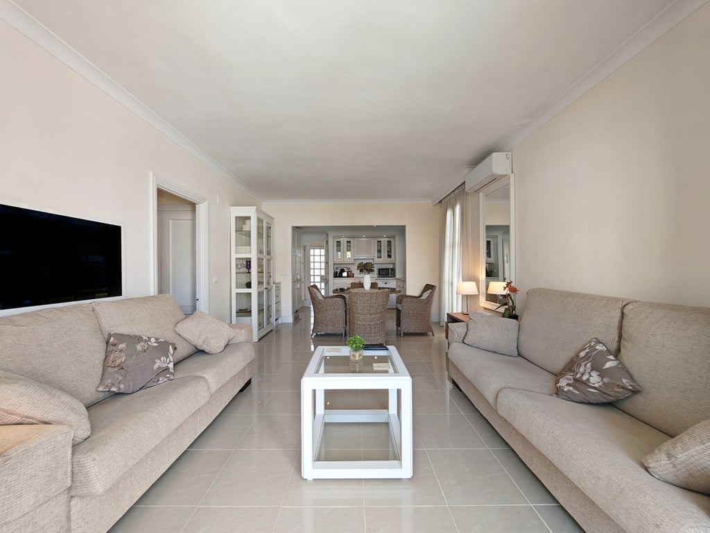 Apartment in Marbella - Image 2