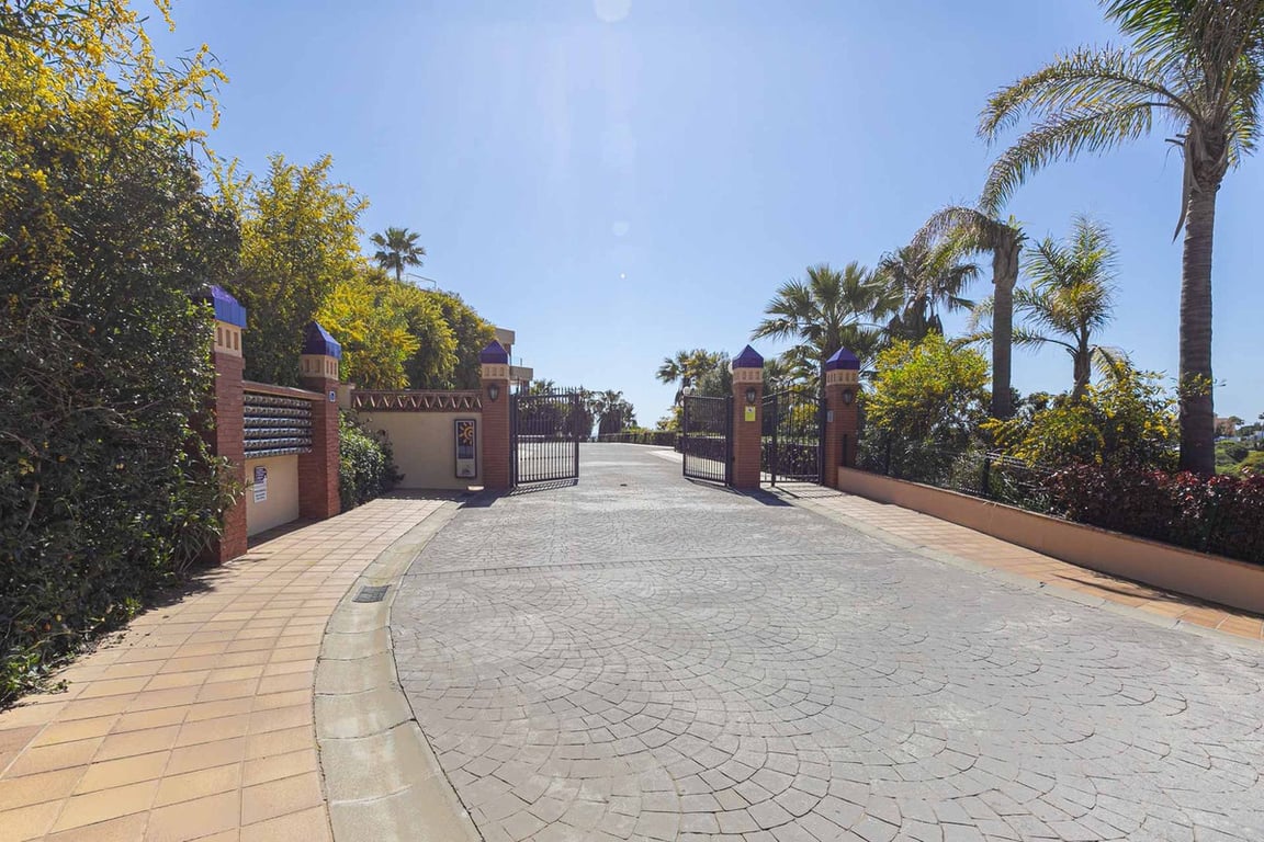 Apartment in El Chaparral - Image 2