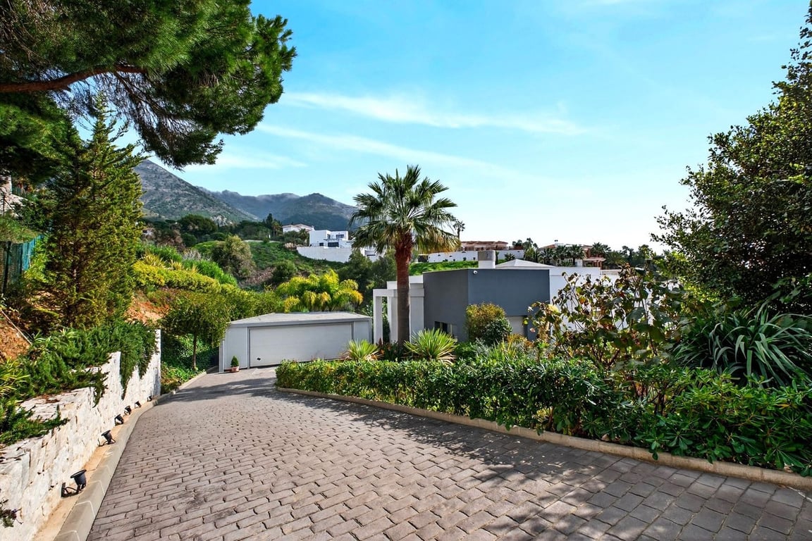 Villa in Mijas Costa - Image 3
