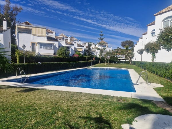 Apartment in Marbella Del Este - view 1
