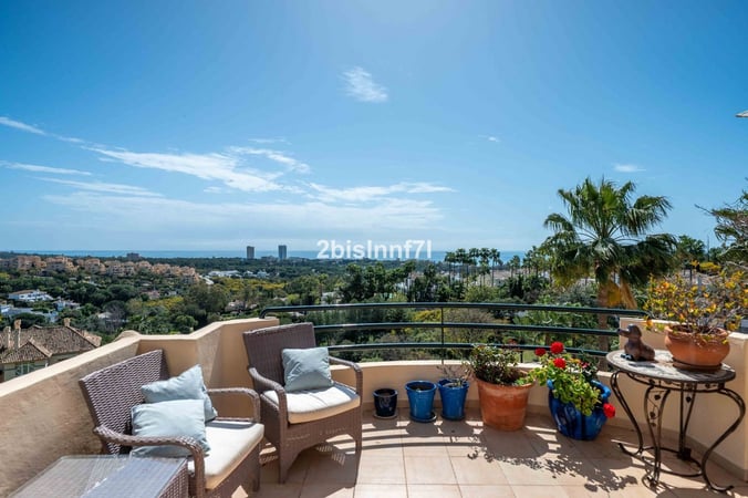 Apartment in Elviria - view 1