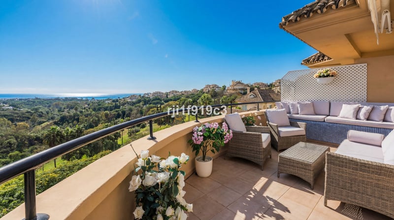 Apartment in Elviria - view 1