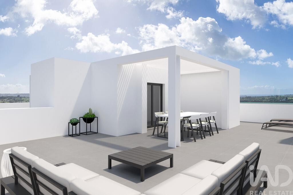 Apartment in Mexilhoeira Grande - Image 2