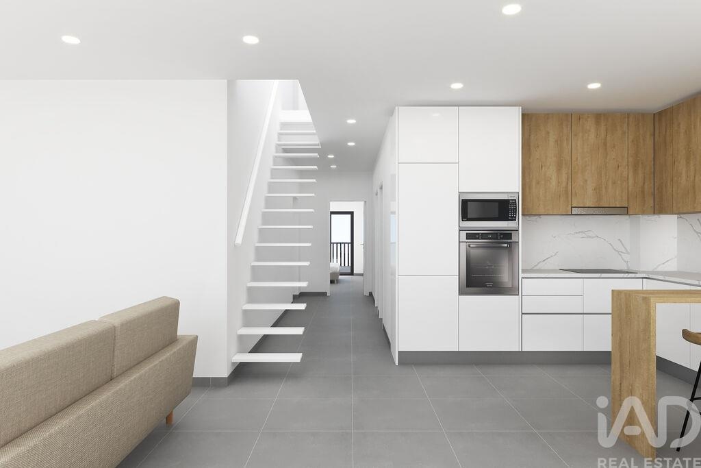 Apartment in Mexilhoeira Grande - Image 3