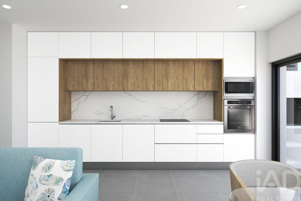 Apartment in Mexilhoeira Grande - Image 3