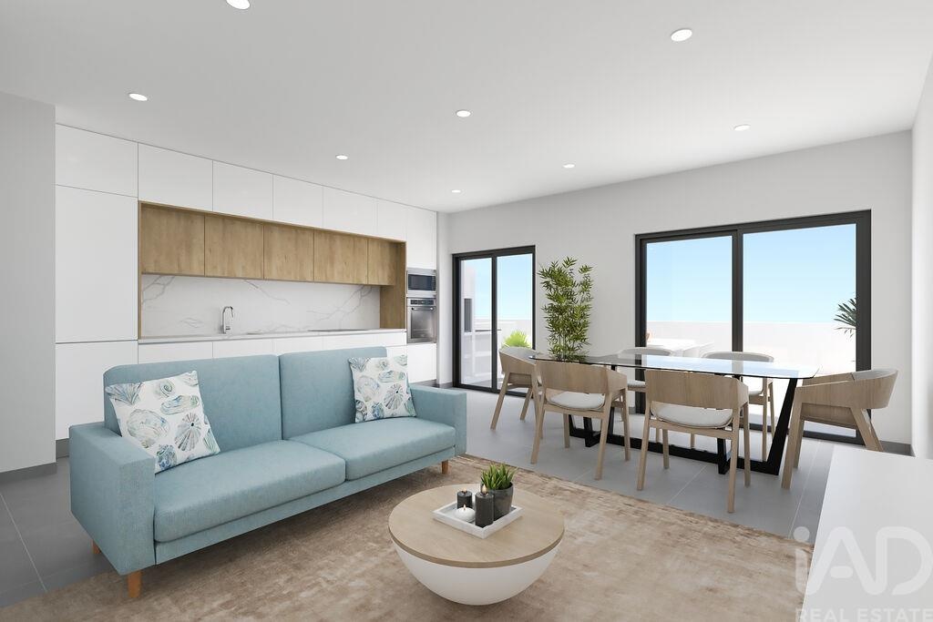 Apartment in Mexilhoeira Grande - Image 2