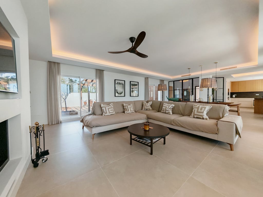 Villa in Artola - Image 2