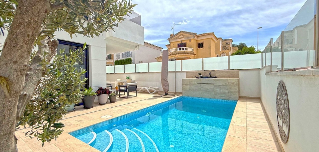 Villa in Dehesa de Campoamor - Image 2