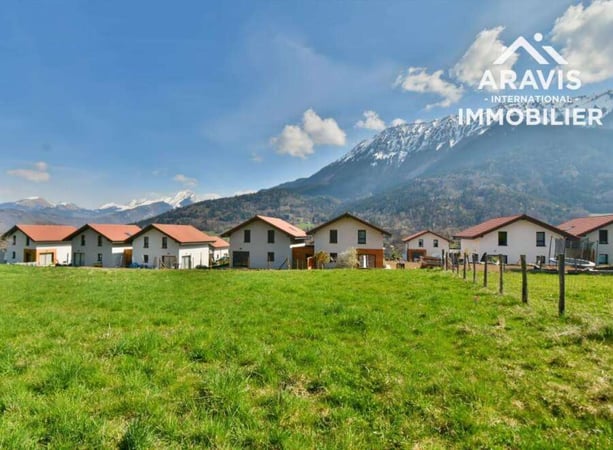 House in Seythenex - view 1