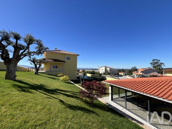 House in Cunha Alta - view 1