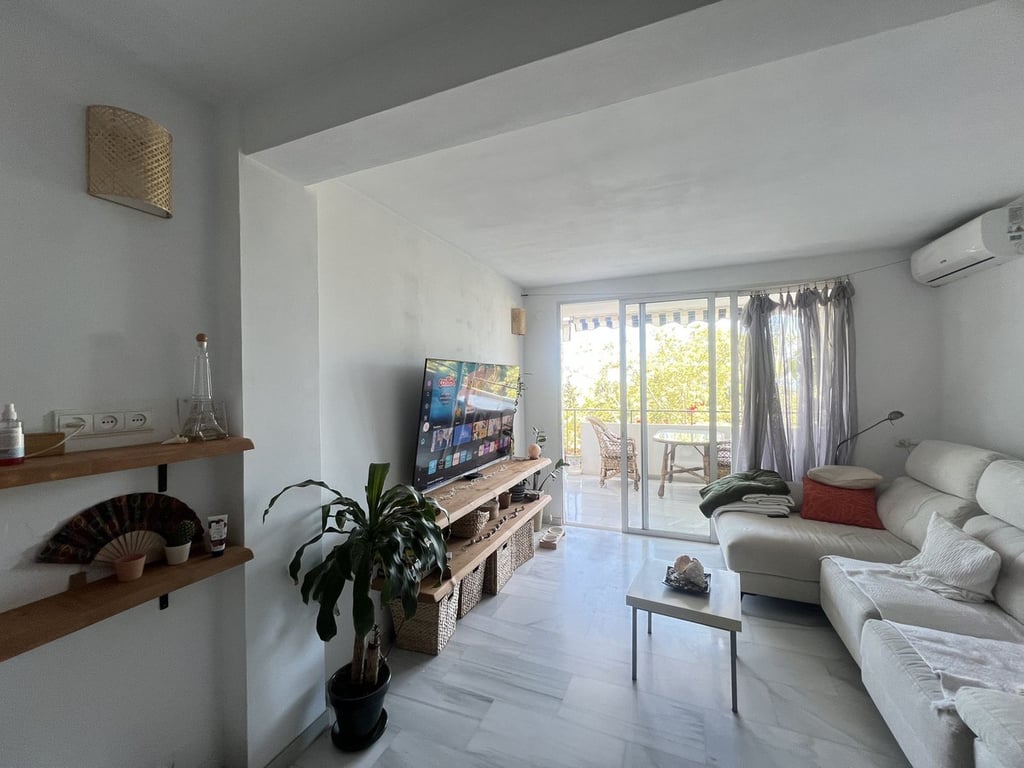 Apartment in Marbella - Image 2