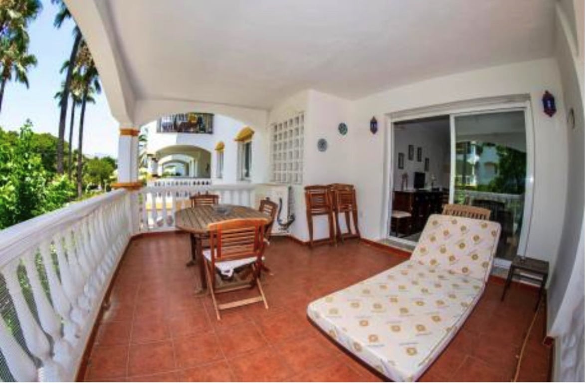 Apartment in Nueva Andalucia - Image 2