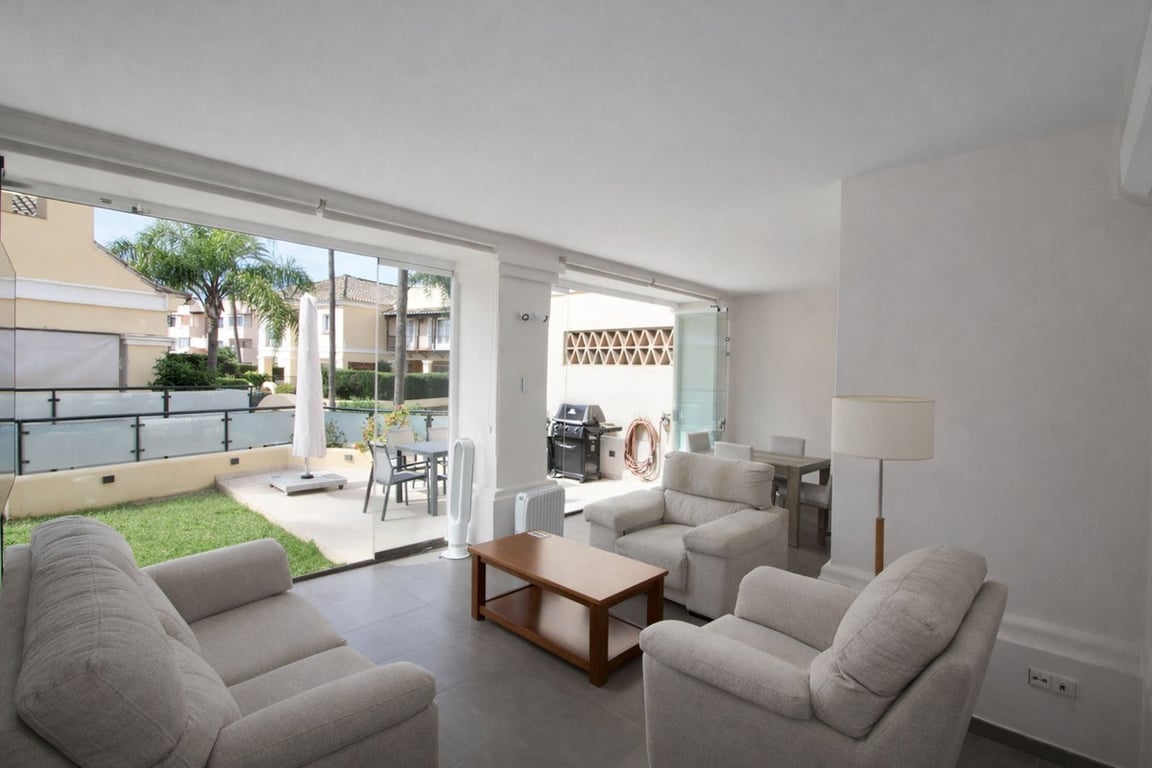 House in Elviria - Image 3