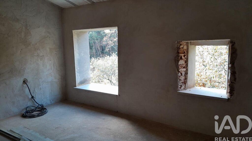 House in Figueiro Dos Vinhos - Image 3