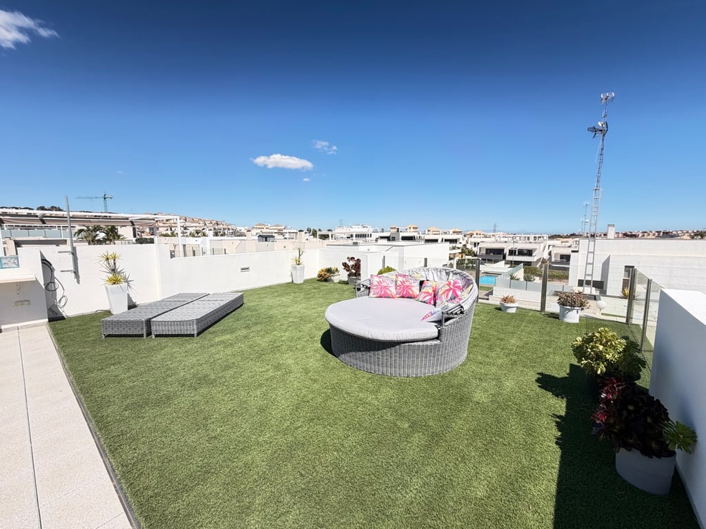 House in Villamartin - Image 3