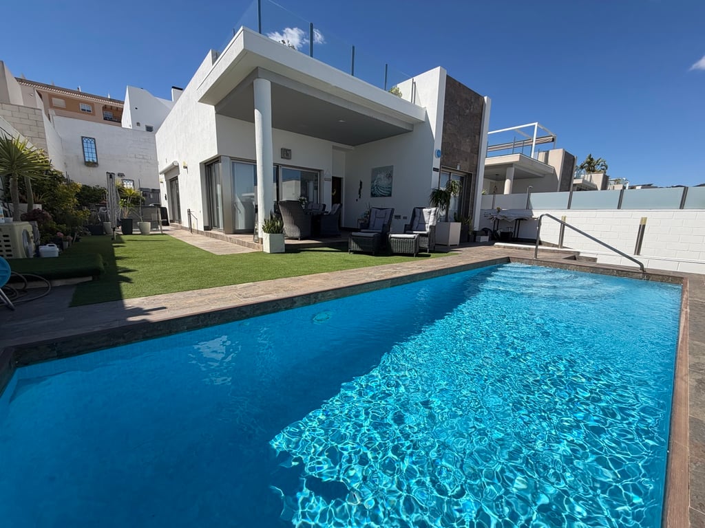 House in Villamartin - Image 2