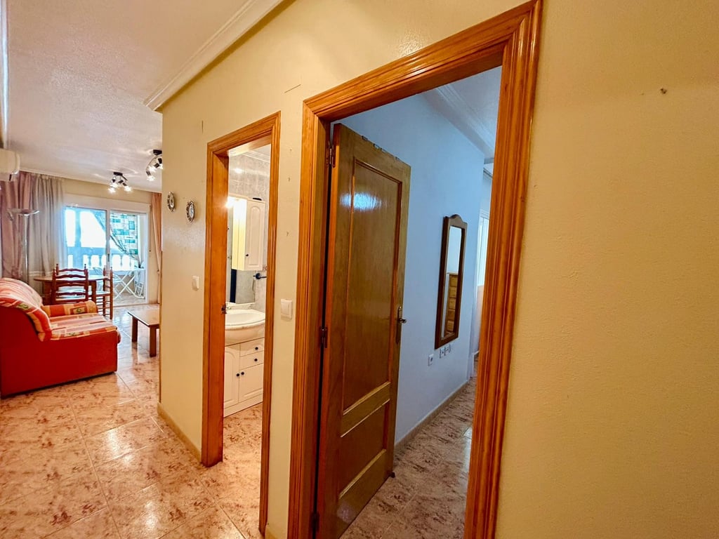 Apartment in Torrevieja - Image 2