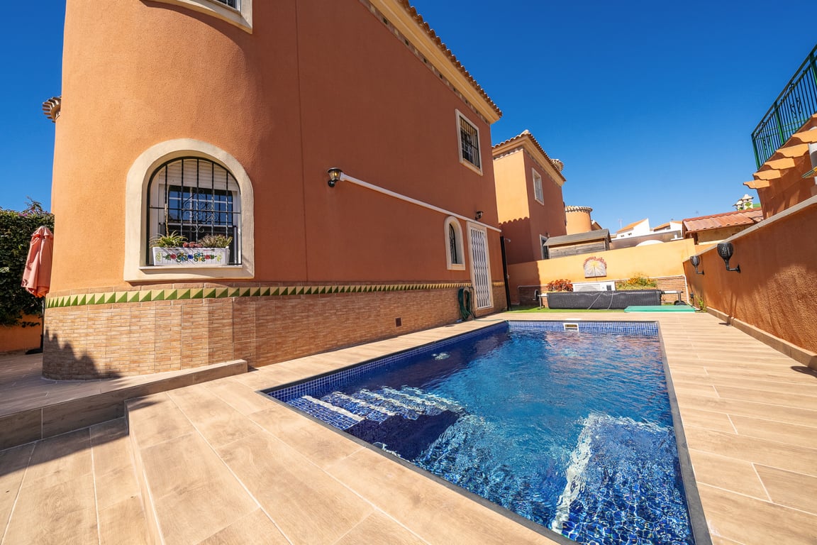 House in Playa Flamenca - Image 3