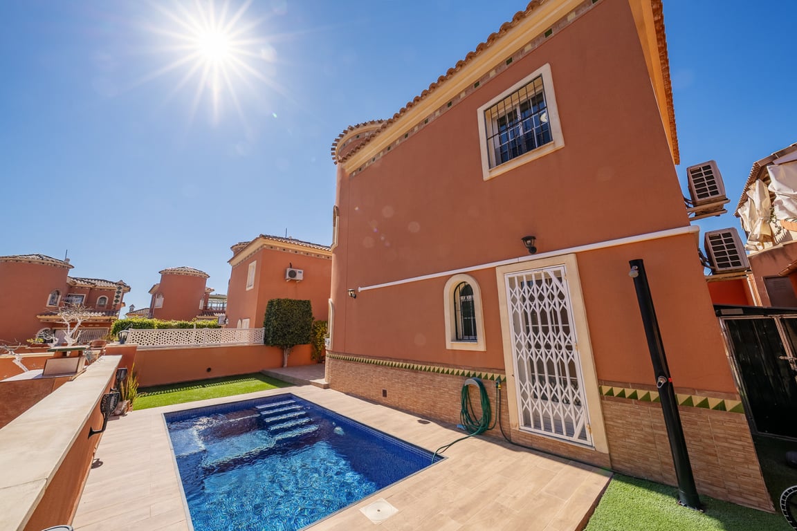 House in Playa Flamenca - Image 2