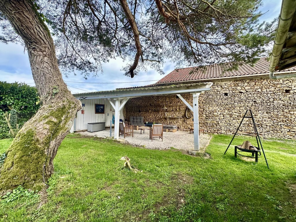 House in Saint-Claud - Image 2