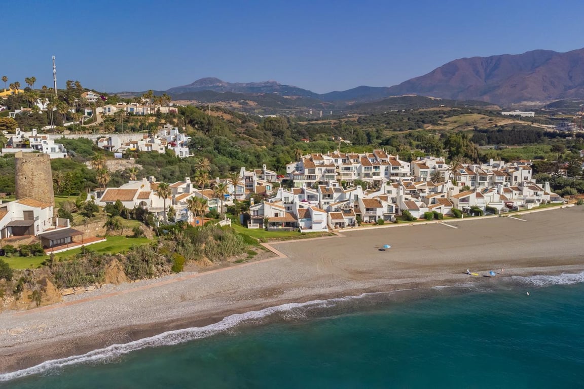 Apartment in Estepona - Image 2