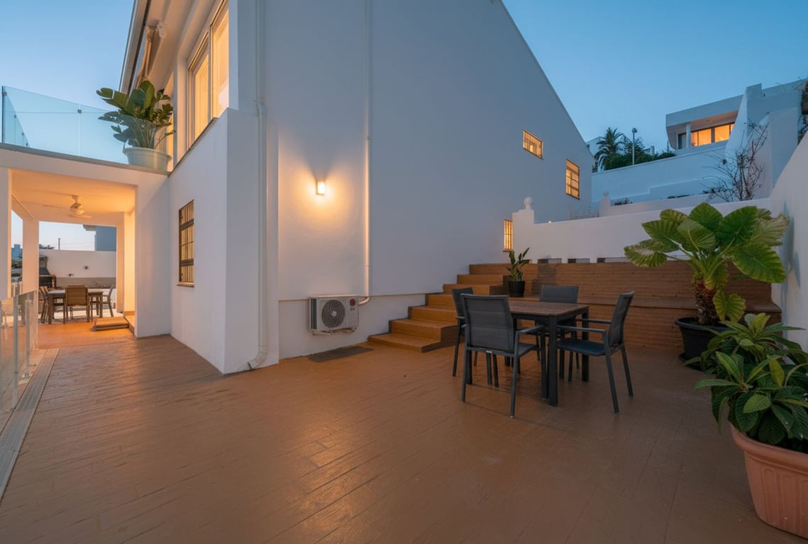 House in Estepona - Image 3