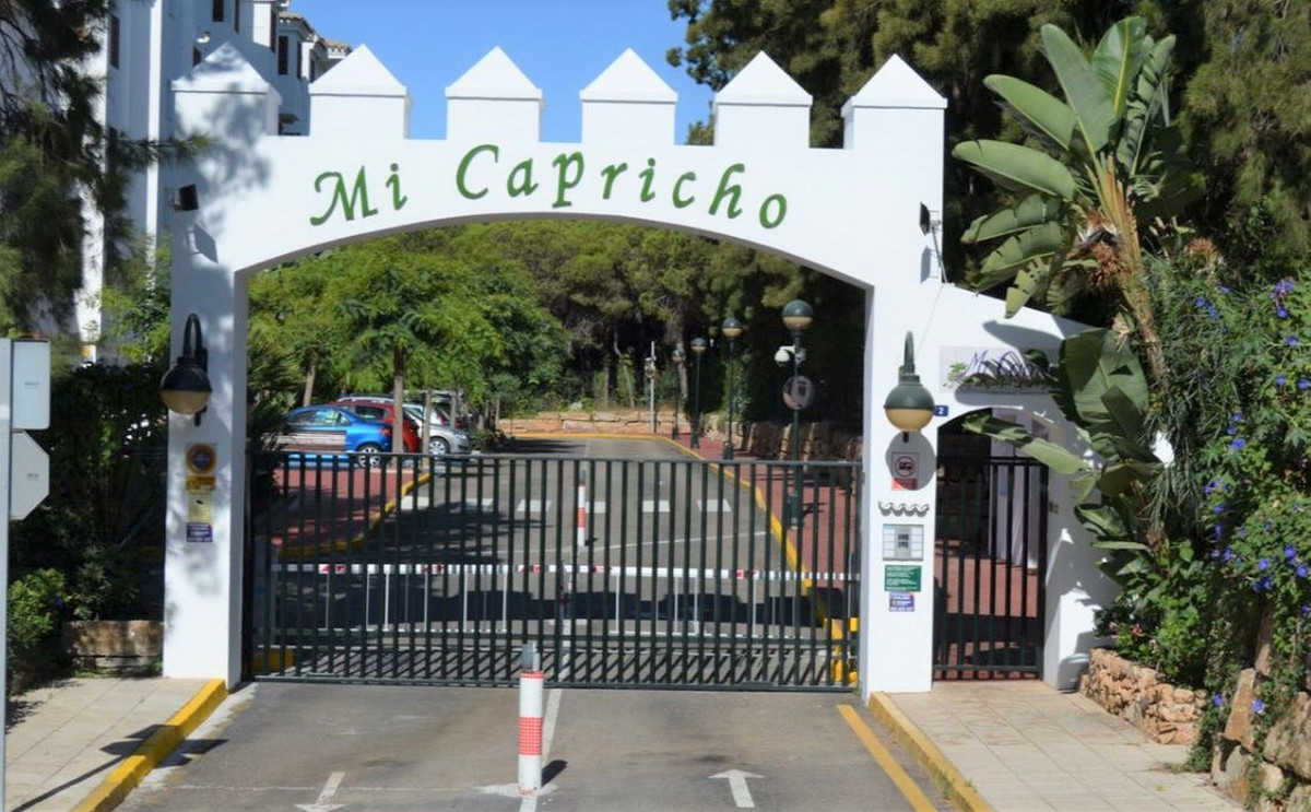 Apartment in Sitio de Calahonda - Image 2