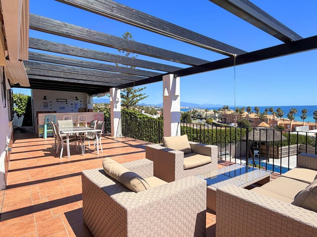 Villa in Estepona - Image 3