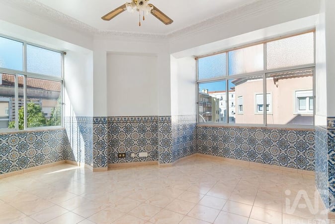 Apartment in Alges - view 1