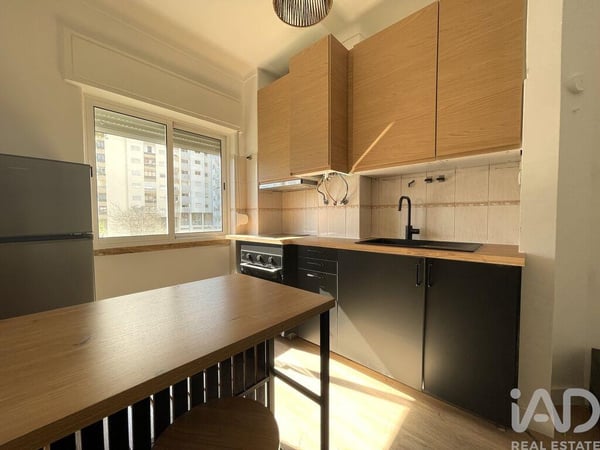 Apartment in Venteira - view 1