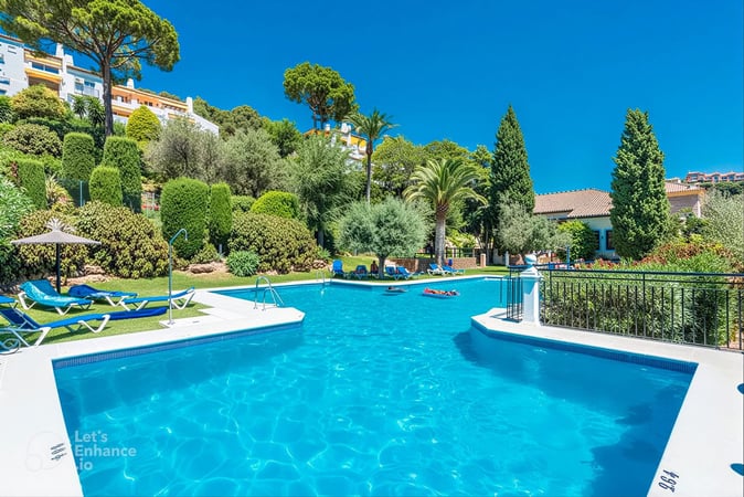 Apartment in Benahavis - view 1