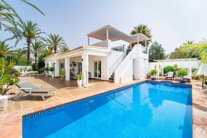 Villa in Marbella Del Este - view 1